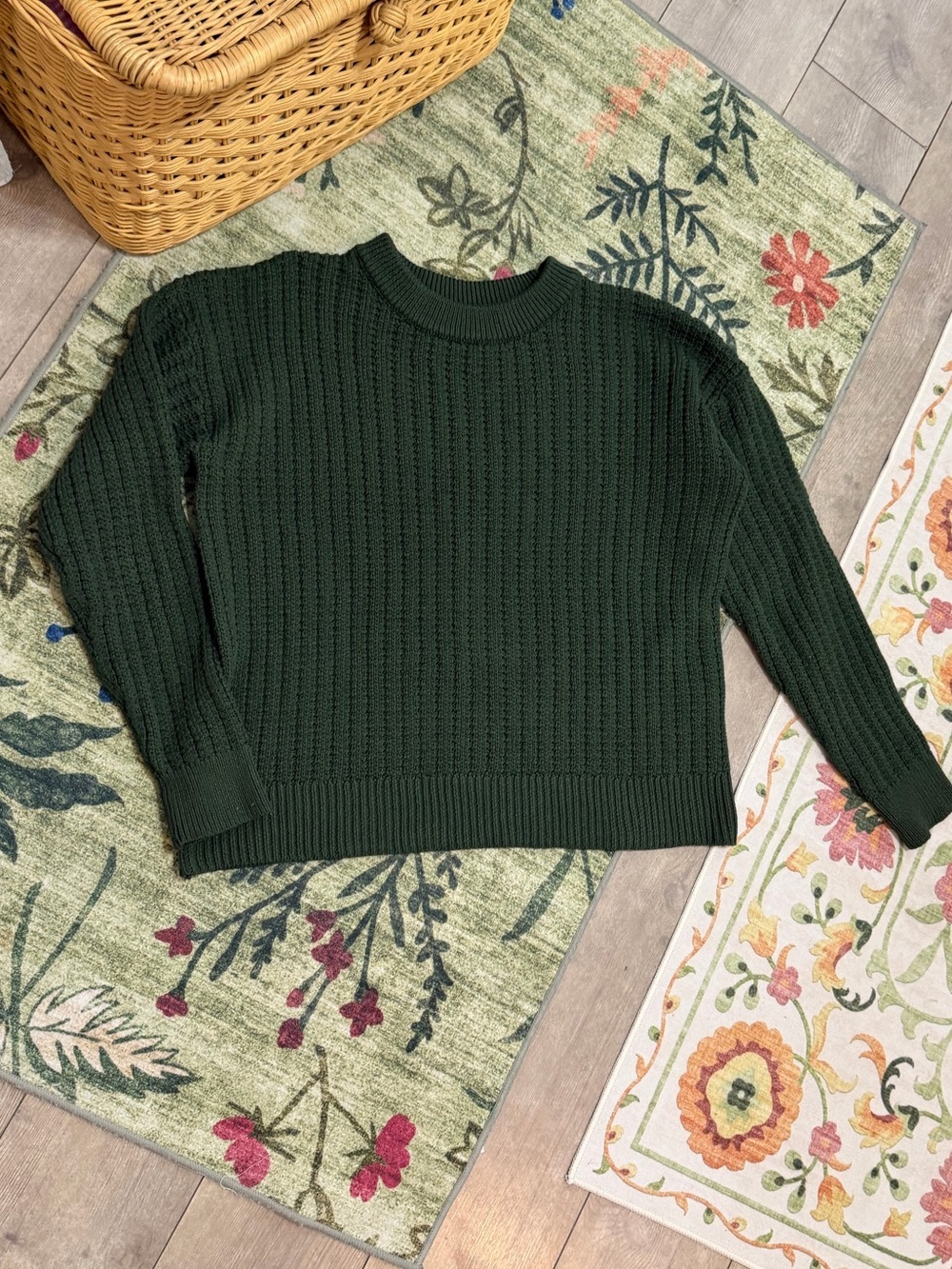 New Time and Tru Dark Green Cable Knit Crew Sweater Women’s Medium